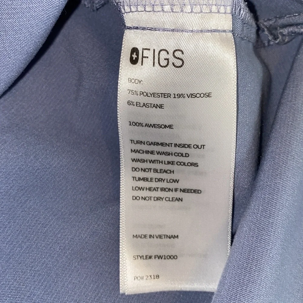 FIGS Technical Collection Scrub Top Size Medium - Picture 7 of 9